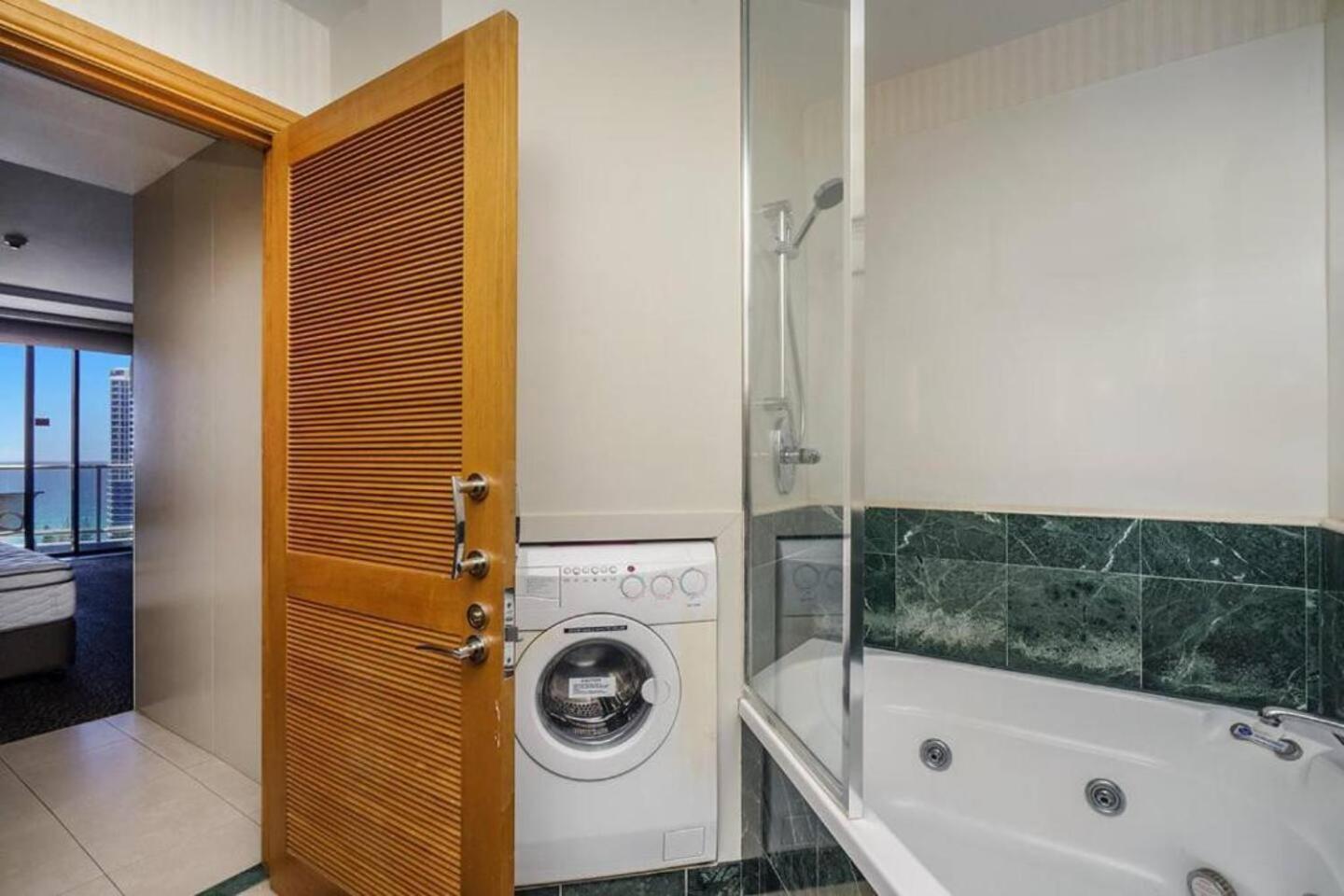 Deluxe Private Apartment And Studio - Ocean Views Gold Coast Exteriér fotografie
